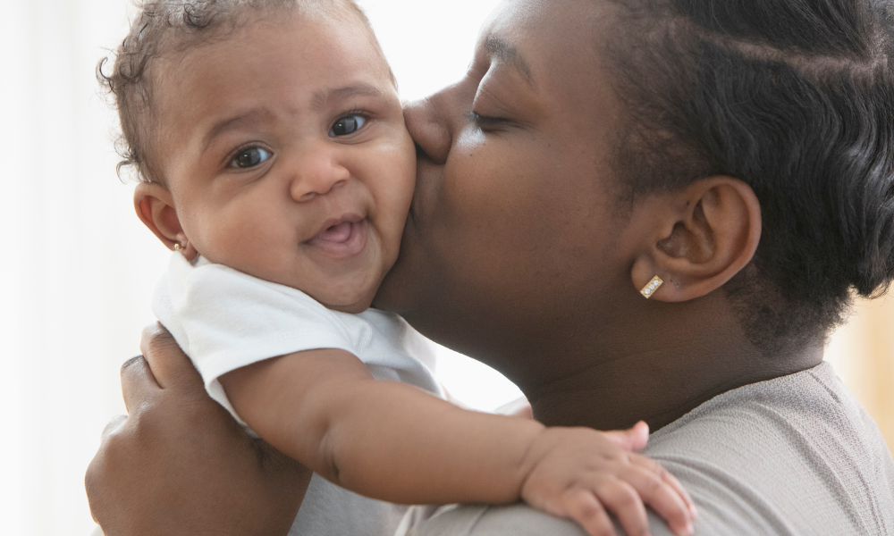5 Risks of Kissing a Newborn